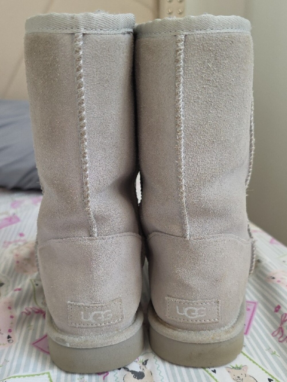 LIMITED RARE UGG Gray Shearling-Lined Boot Interior With Denim Stars And Sequin - Picture 3 of 9